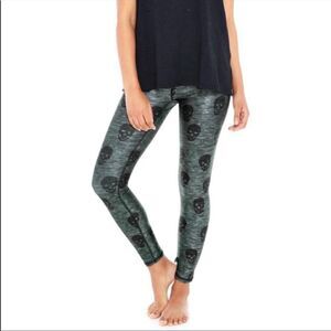 NEW WITH TAGS MEDIUM TEREZ SKULL STAR POWER LEGGINGS
